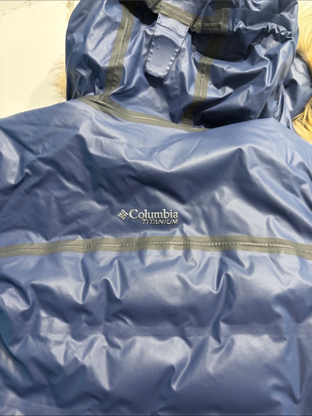 Columbia Navy Blue Ski Jacket with Faux Fur Trim Hood - Picture 9 of 9